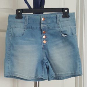New Tinseltown Junior Womens Denim Couture Jean Shorts  Cuffed Buttons SZ 7 Blue